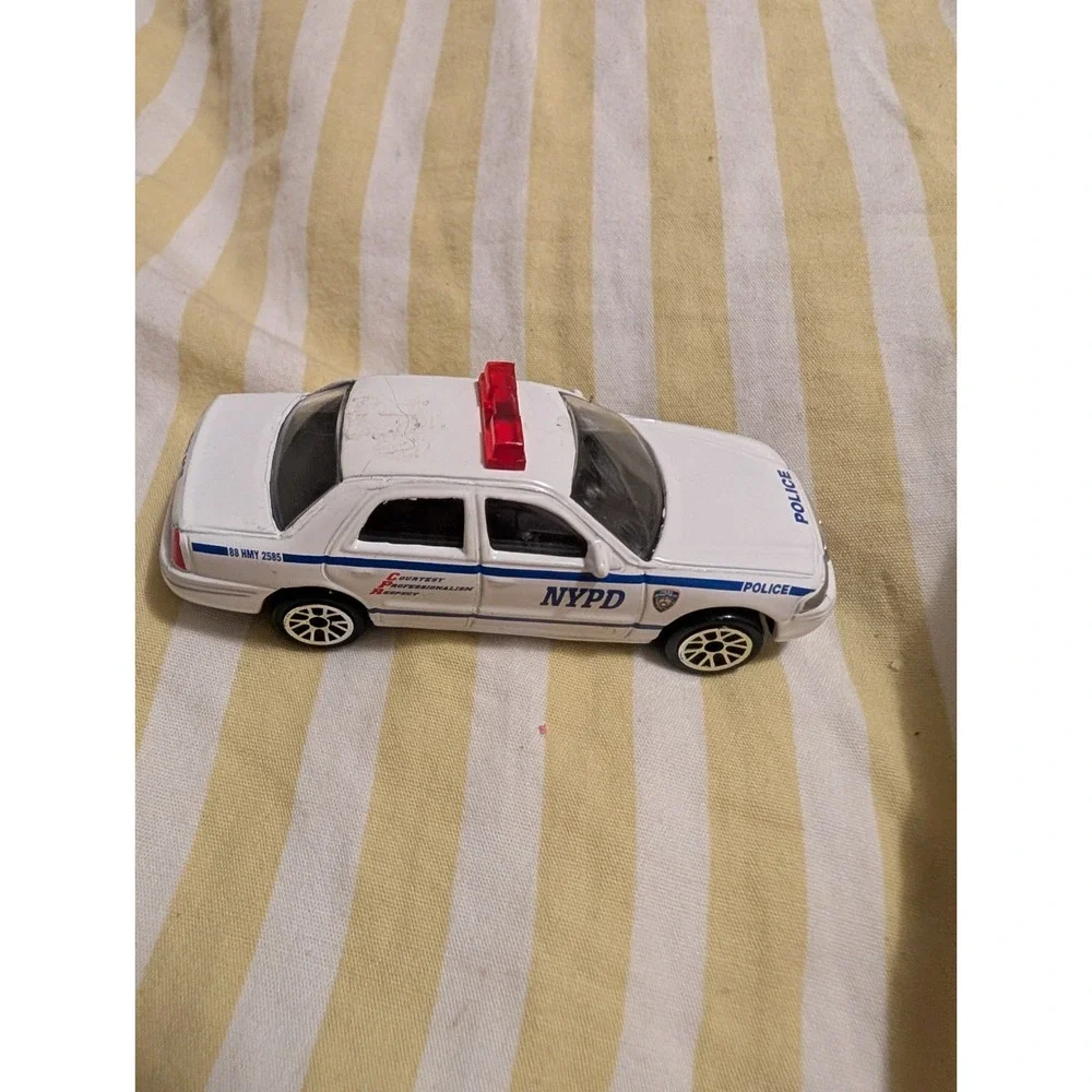 Daron City-Souvenirs Official NYPD Police Car Ford Crown Victoria Diecast 3 Inch